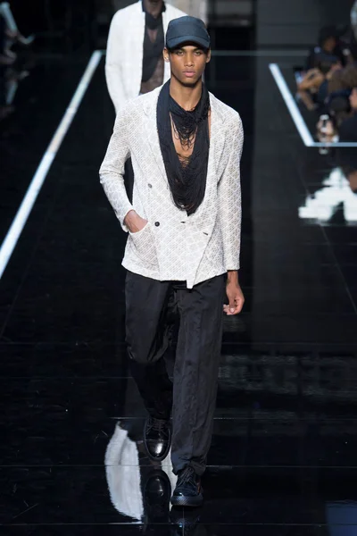 Look 25